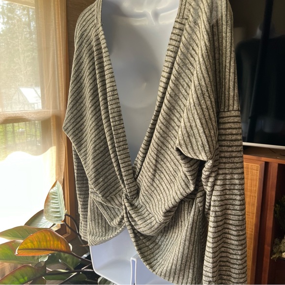 Open Twist Back Gray and Green Sweater - Picture 3 of 9